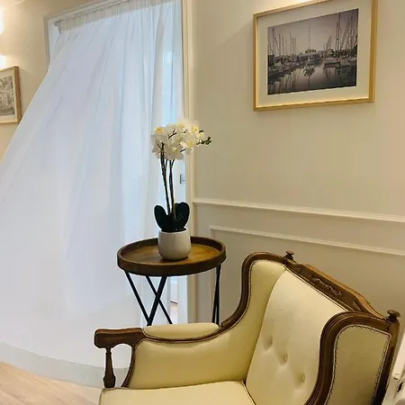 Palazzo Del Poeta - Dimora Contemporanea Guest house 2*